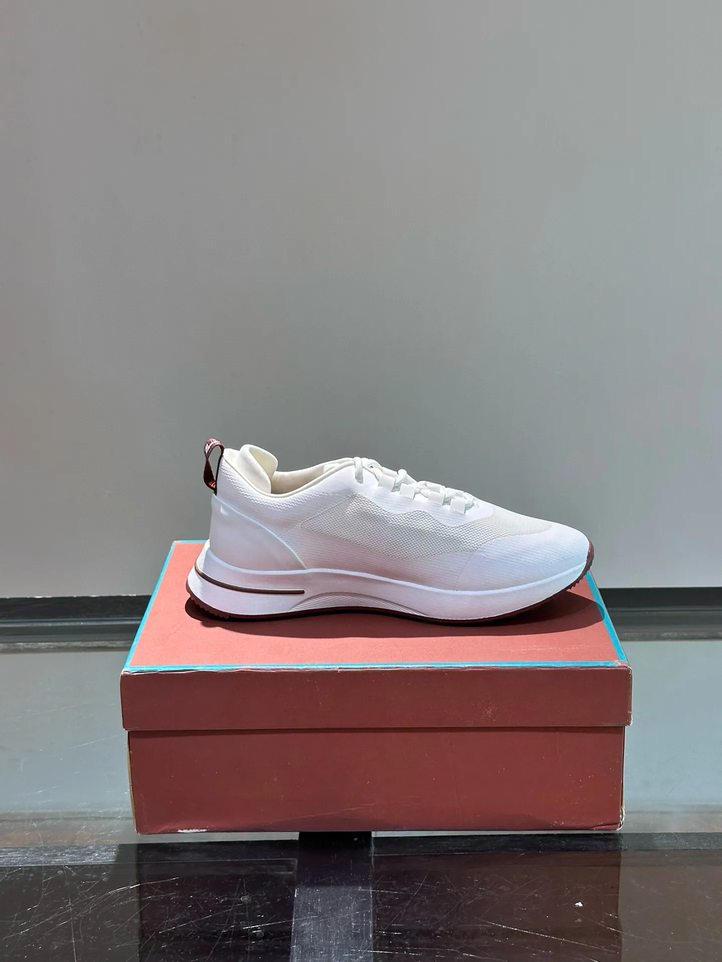 Factory price: 540💰Loro men's shoes💰iana niche Loro classic jogging shoes, men's lace-up casual shoes and sneakers, high-quality lightweight and comfortable fabrics, suitable for outdoor leisure, the color scheme is young and energetic, and it looks great with sportswear or casual suits! Size: 39-45 (38, 46 customized)